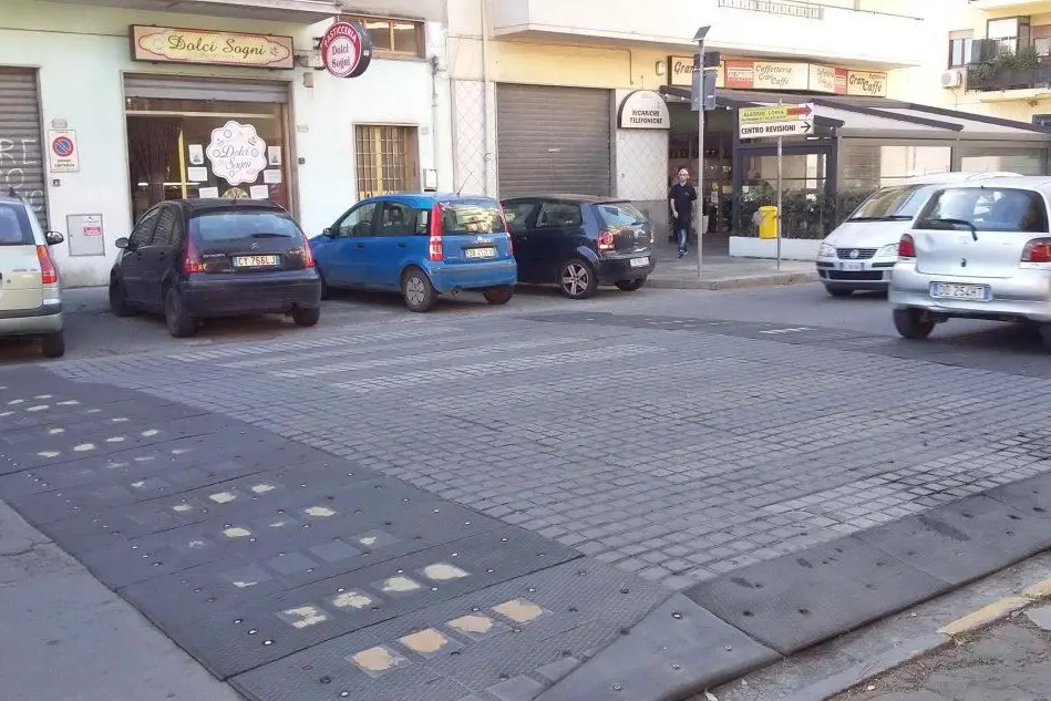 L'attraversamento rialzato in via Marconi