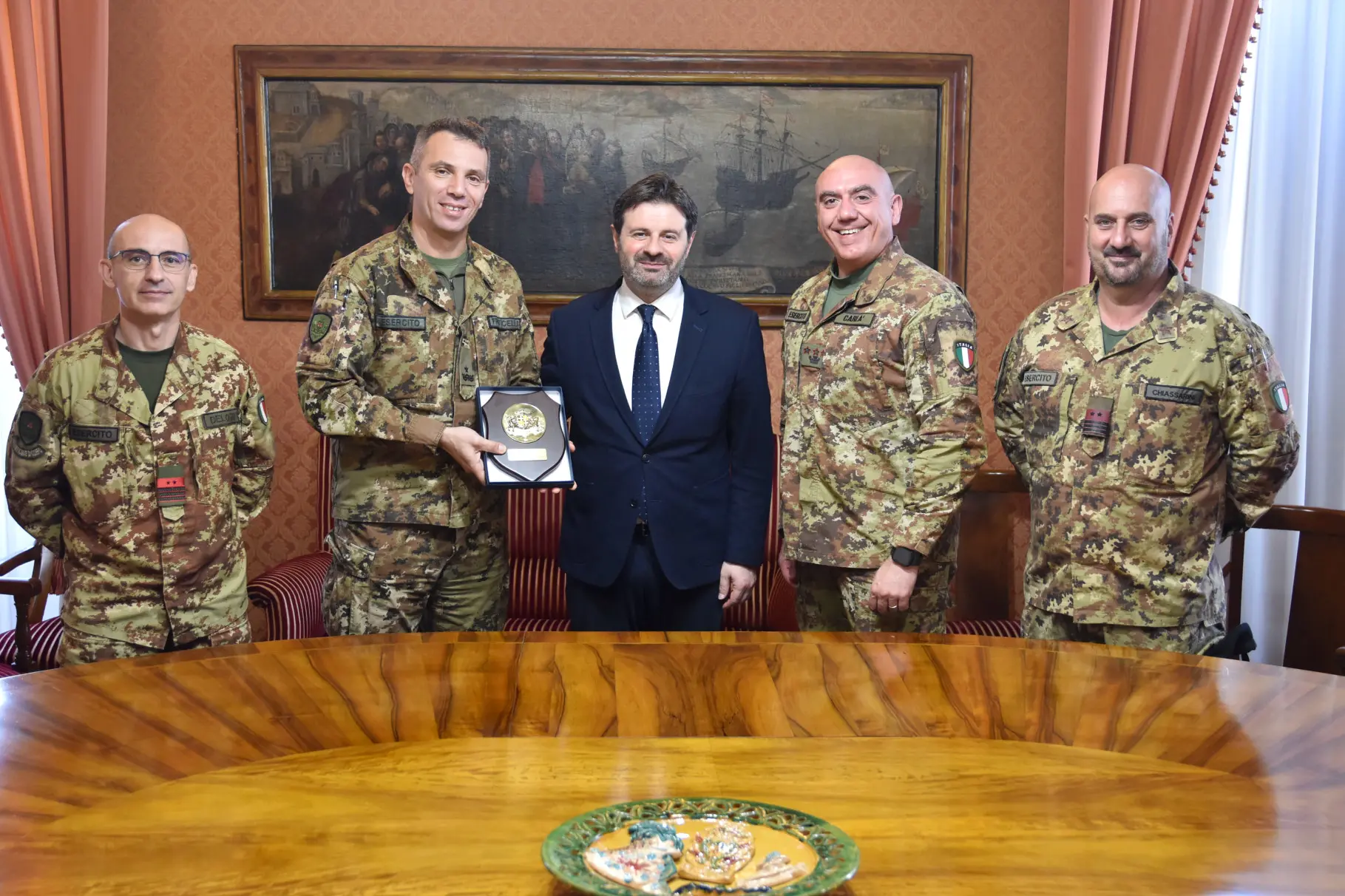 Il sindaco con i vertici della Brigata Sassari