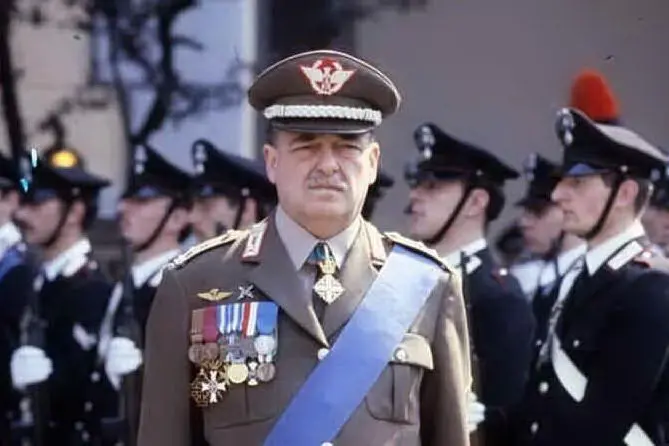 Il generale Carlo Alberto Dalla Chiesa (Archivio L'Unione Sarda)