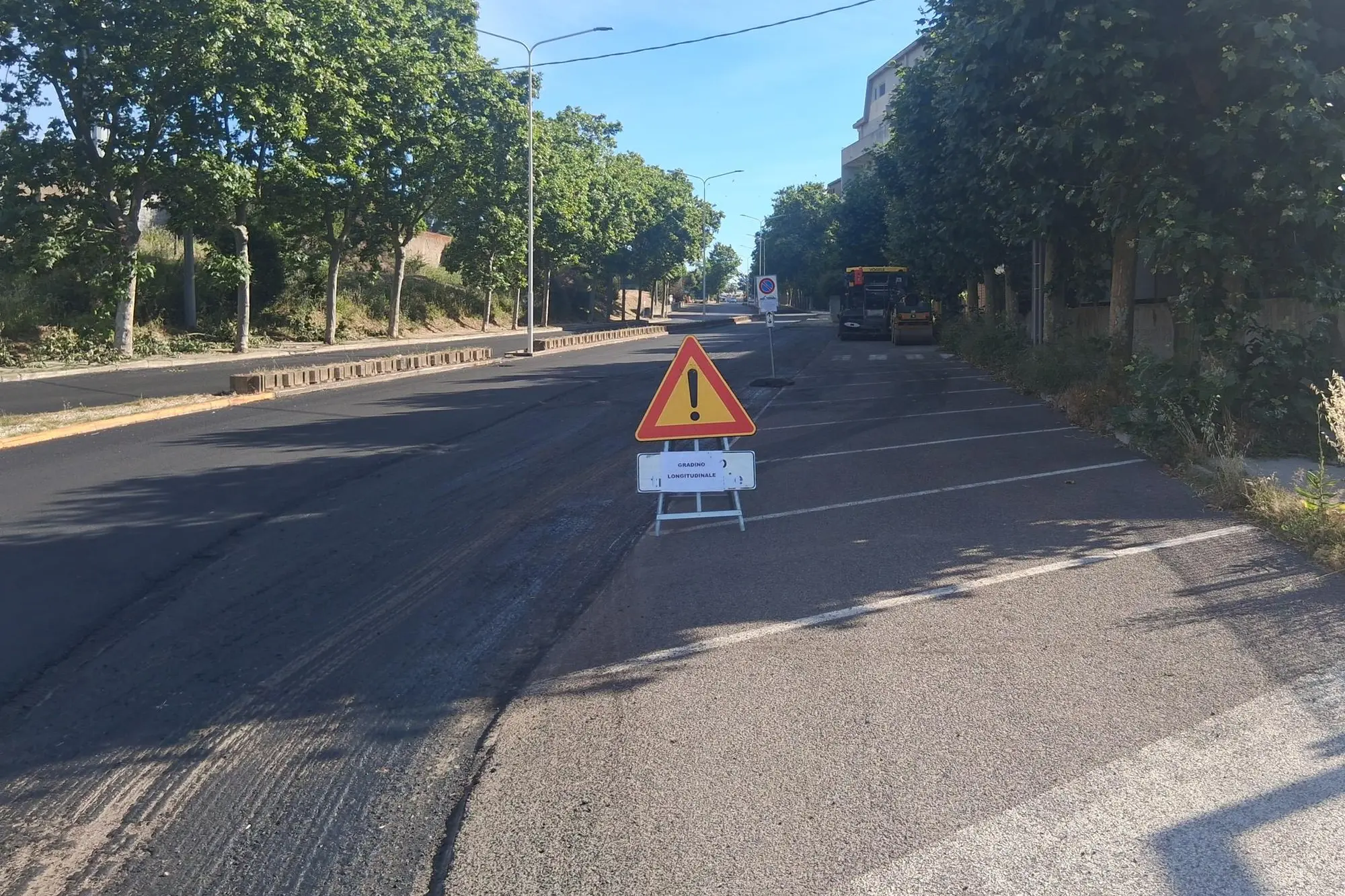 Cantiere aperto nella trafficatissima via Lussu
