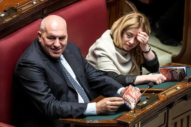 La premier Giorgia Meloni e il ministro della Difesa Guido Crosetto (Ansa)