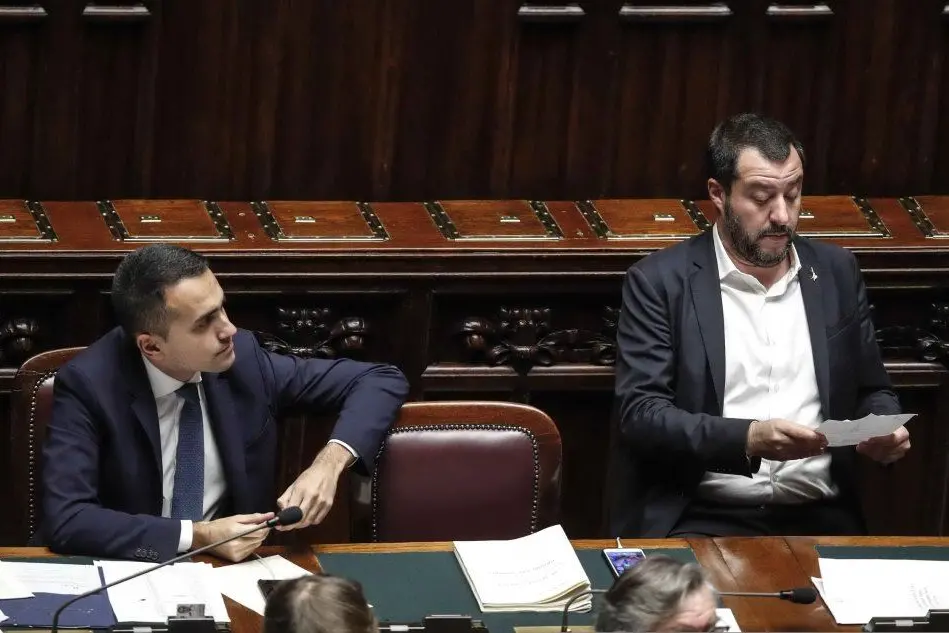 Luigi Di Maio e Matteo Salvini alla Camera (Ansa)