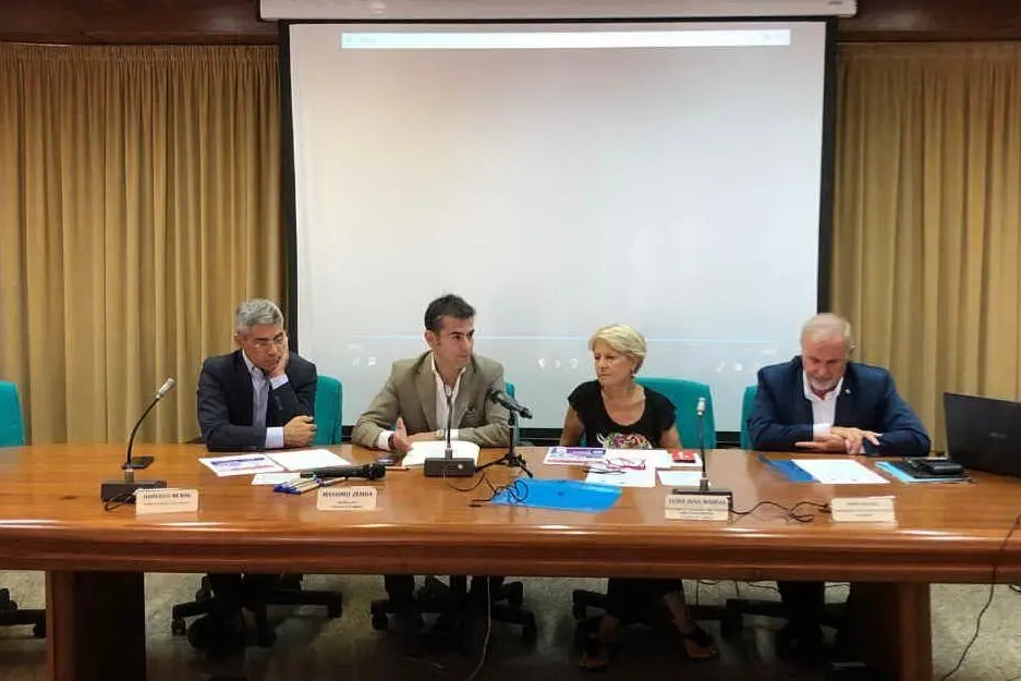 L'amministratore di Parkar, Roberto Murru, e il sindaco di Cagliari, Massimo Zedda, presentano il progetto