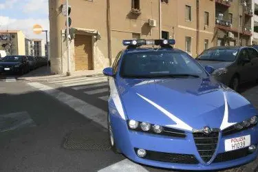 Una macchina della polizia