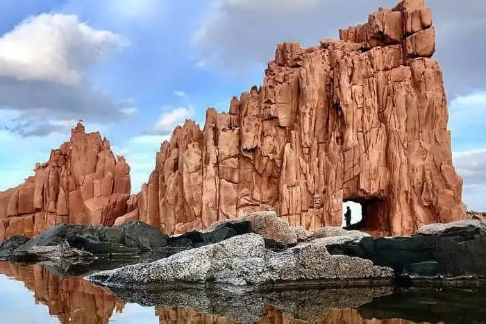 Le rocce rosse di Arbatax in uno scatto di Marco Seci pubblicato da Yallers Italia