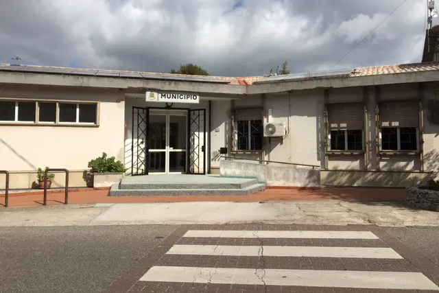 Il municipio di Neoneli (foto Orbana)