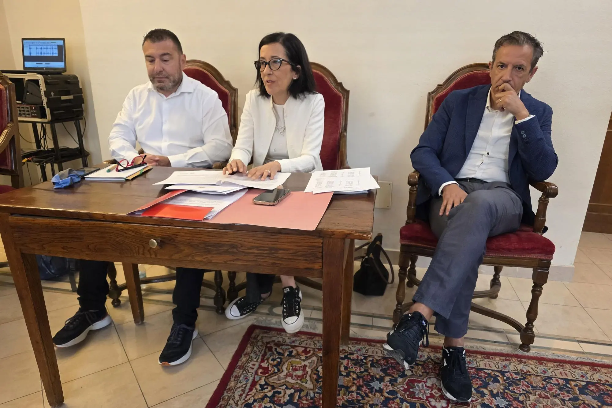 Commissione Ambiente. Da sinistra l'assessore Salis, la funzionaria Madau e il dirigente Pisoni