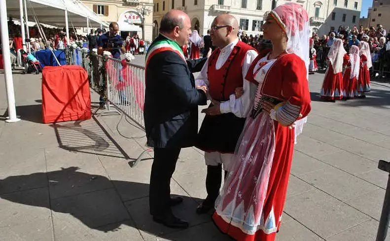 Il sindaco di Sassari e il sindaco di Usini, Antonio Brundi, in abito tradizionale