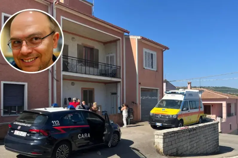 Carabinieri all'esterno della sede dell'associazione Intervol del 118 a Buddusò dove è avvenuto l'omicidio di Marco Pusceddu (nel tondo)
