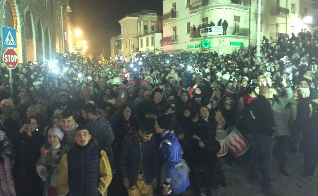 Folla al canervale di Tempio