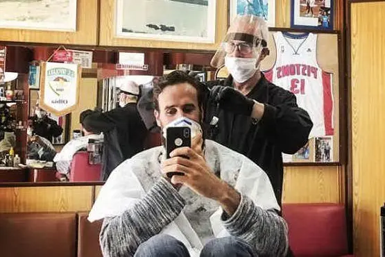 Gigi Datome dal barbiere (foto da Instagram)
