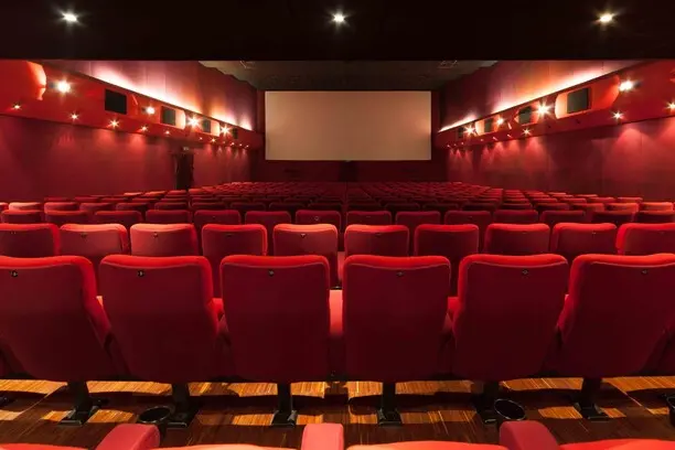 Un cinema (foto Ansa)