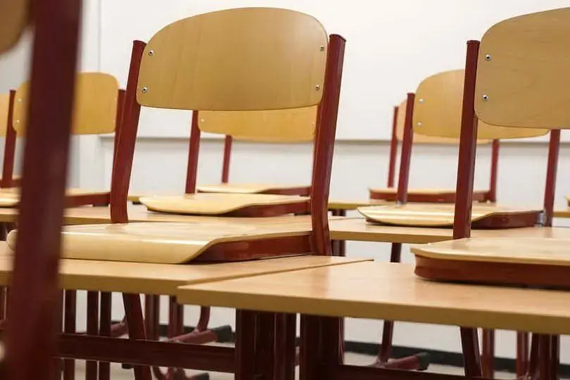 Sedie in aula (foto Pixabay)