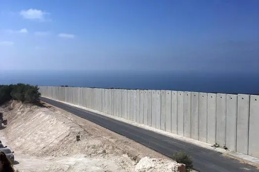 Il muro tra Israele e Libano (Ansa)
