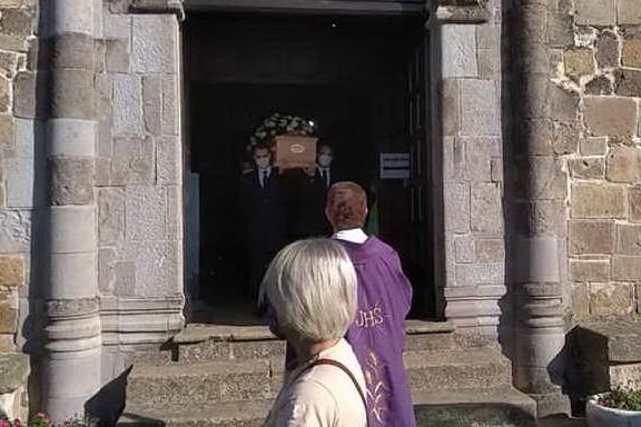 A Villamassargia i funerali dell'ex maresciallo Marco Diana