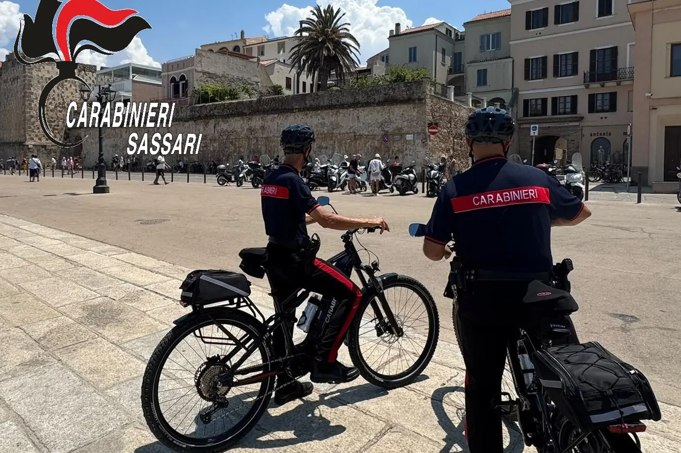 I carabinieri con le bici elettriche ad Alghero