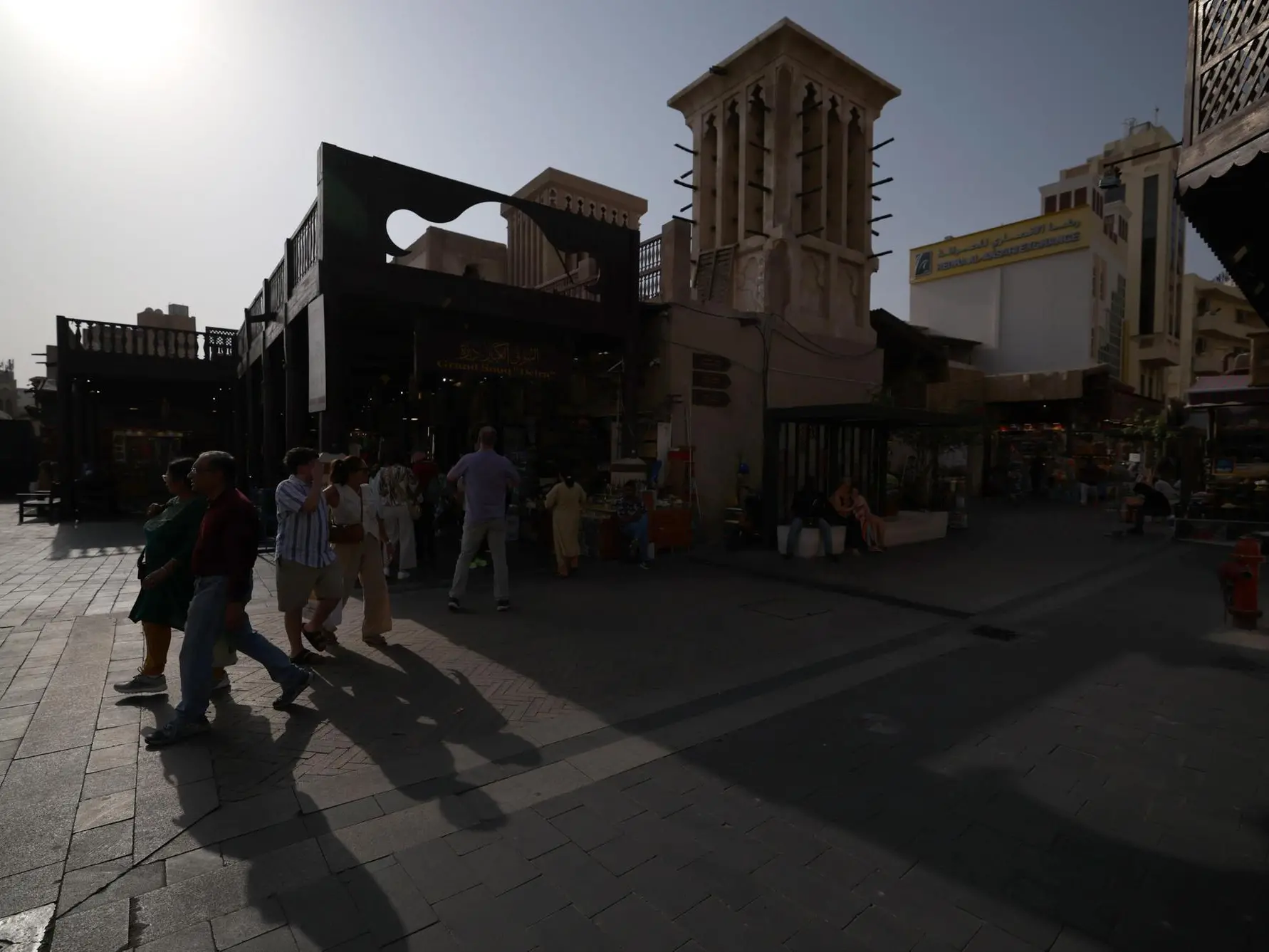 Sardi a Dubai ostaggi della guerra: «Incertezza sugli aerei, frontiere chiuse e la Farnesina non risponde» - <a href="https://www.unionesarda.it/multimedia/cronaca-mondo Un Souk a Dubai (Ansa)