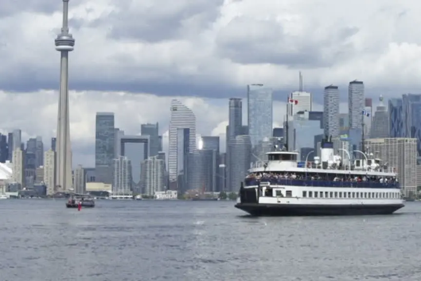 "Lago America" al posto di Ontario, i canadesi: Trump fa il bullo