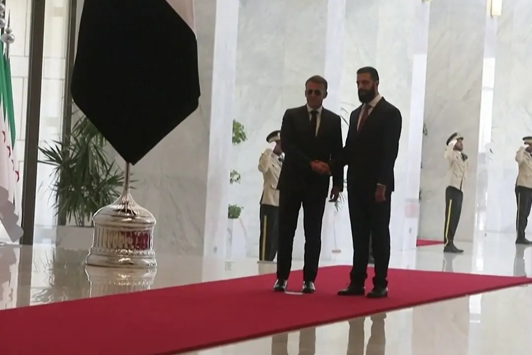 Damasco, il presidente siriano Ahmed al-Sharaa riceve Macron