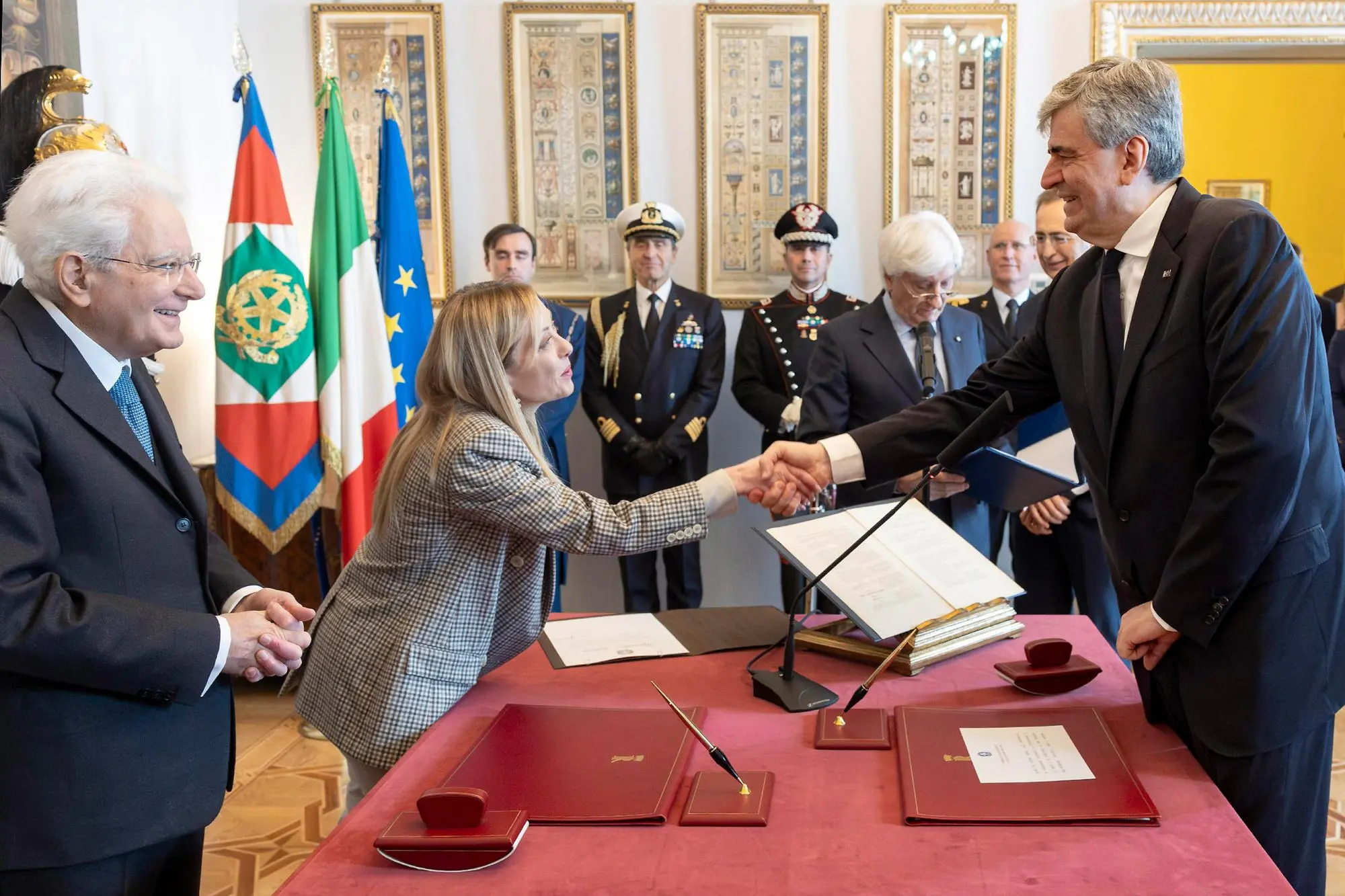 Mazzi giura al Quirinale davanti al presidente Mattarella e alla premier Meloni (Ansa)