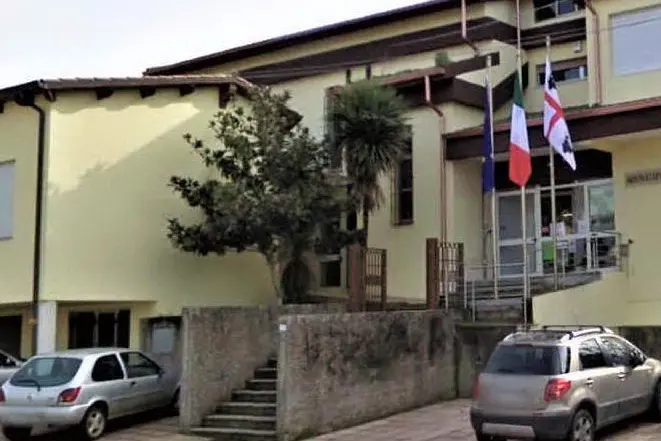 Il municipio di Mogorella (foto Sanna)