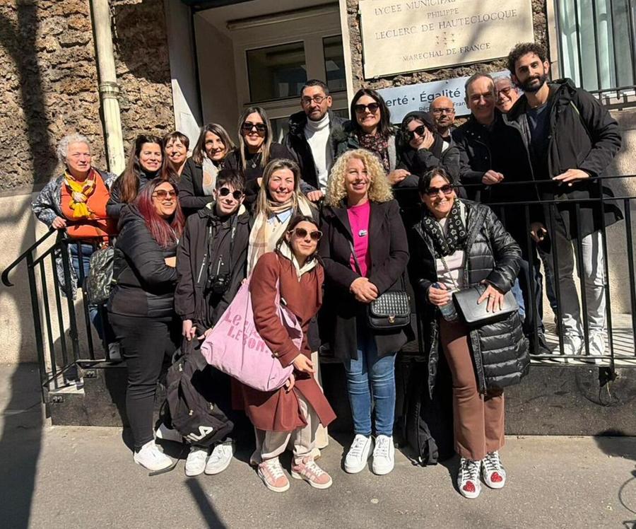 Scuola per adulti, gruppo di studio ammesso a Parigi