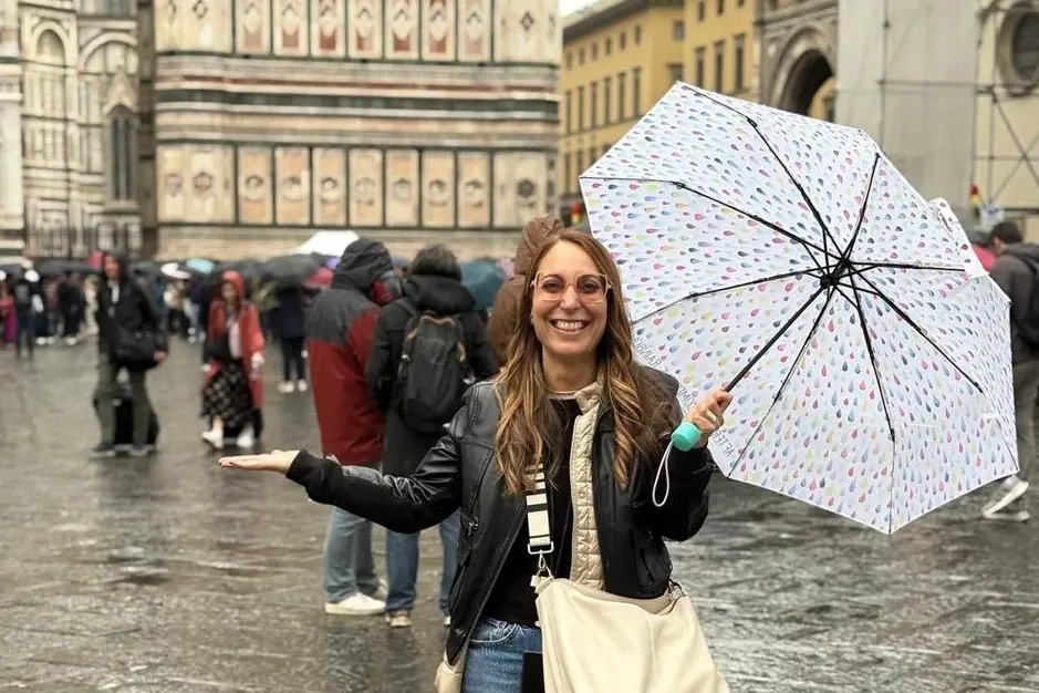 Patrizia Piselli in piazza del Duomo a Firenze