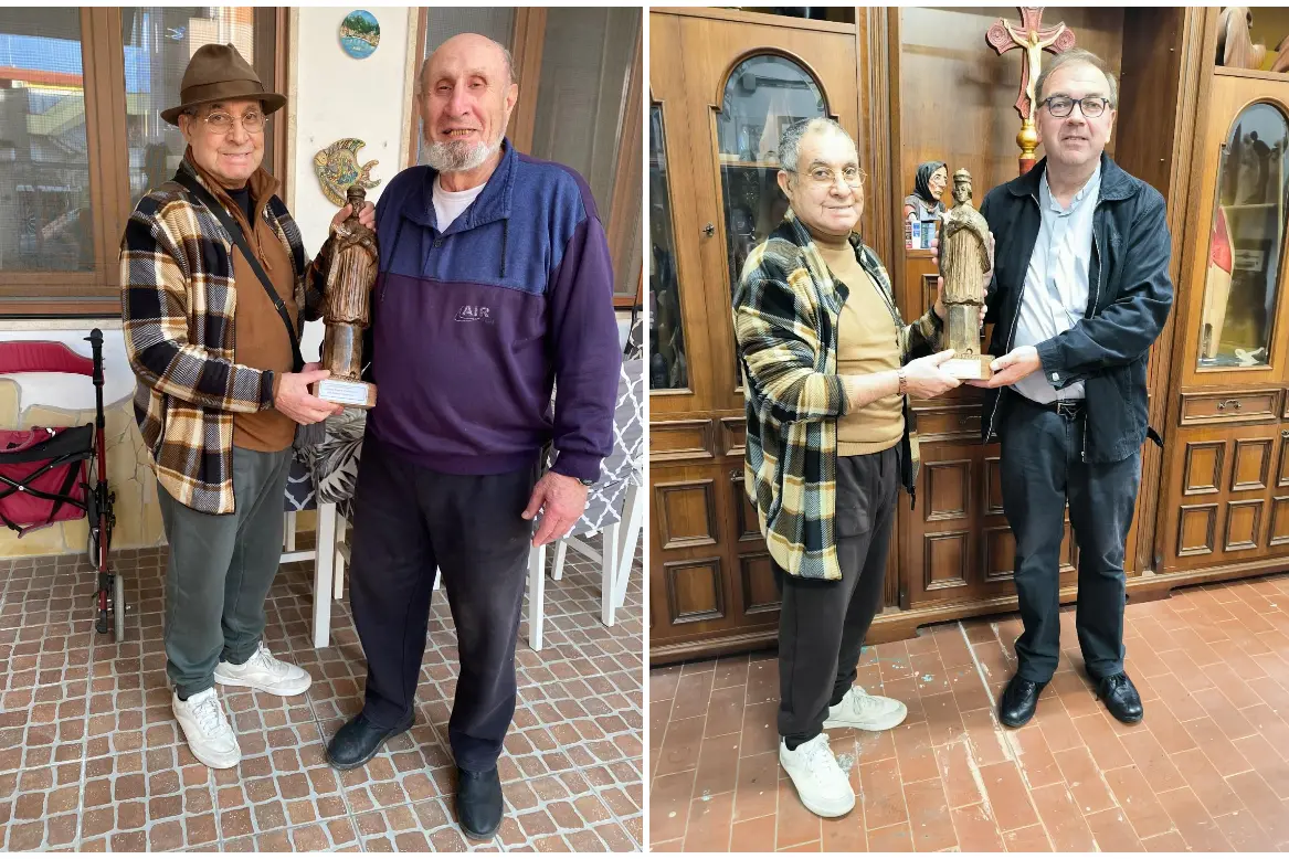 Gli artisti con l'opera