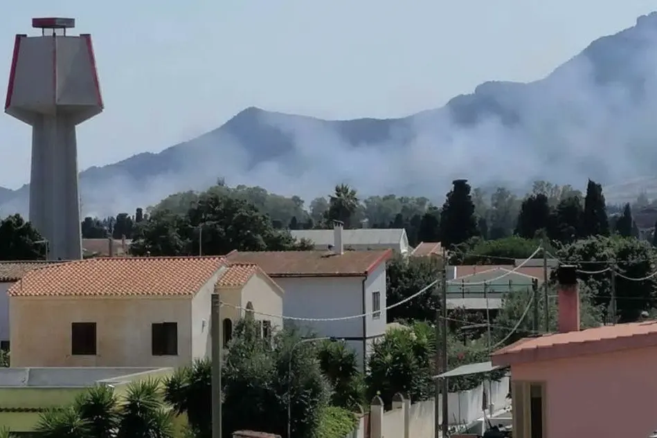 Il fumo provocato dal fuoco (L'Unione Sarda - Murgana)