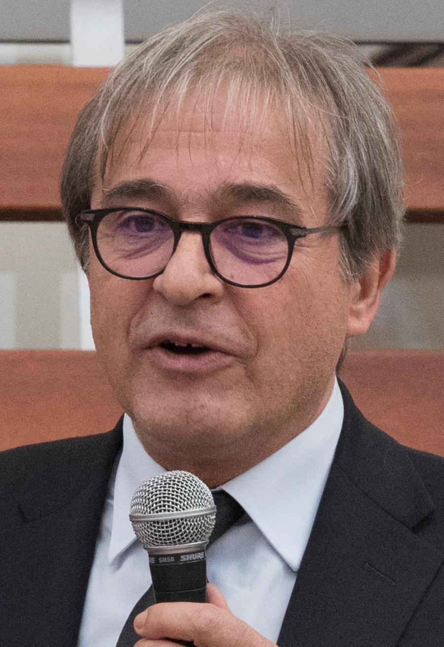 Post social, Capelli a giudizio