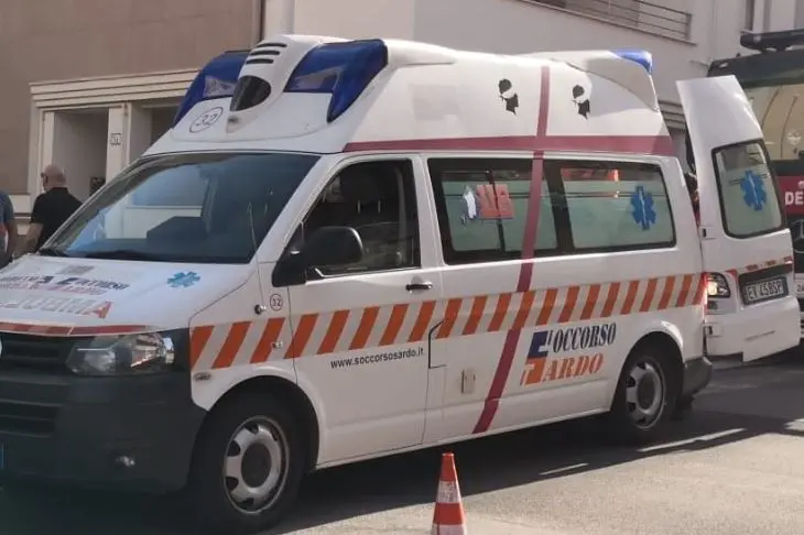 Un'ambulanza del 118 (foto Pala)