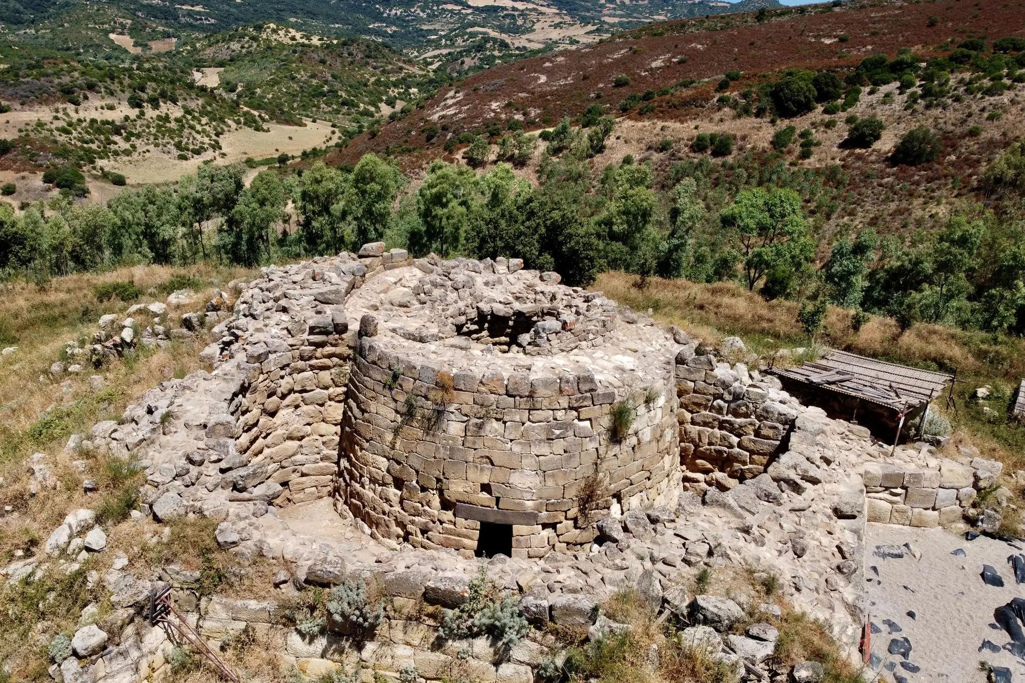 Il nuraghe Santu Miali, area oggetto degli scavi archeologici (foto concessa dal Comune di Pompu)