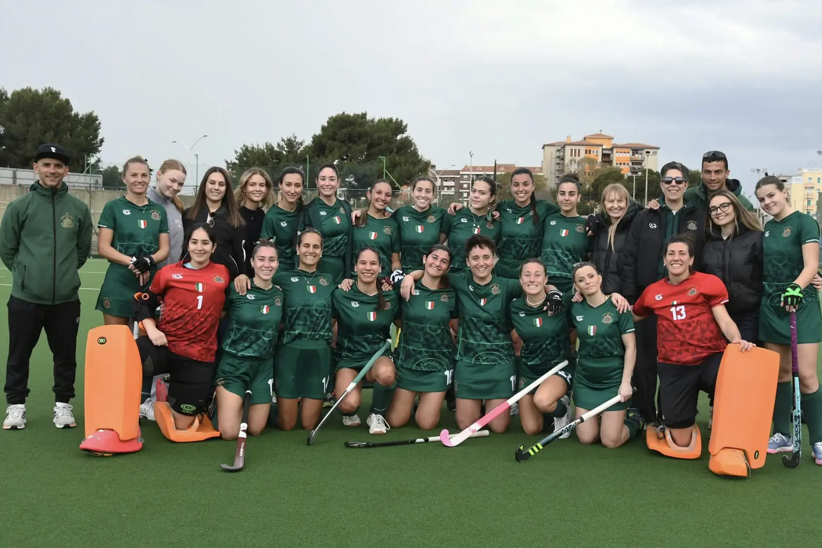 Foto di gruppo dell'Amsicora, da domani a Vienna per l'Eurohockey Trophy (Foto Giuseppe Meloni)