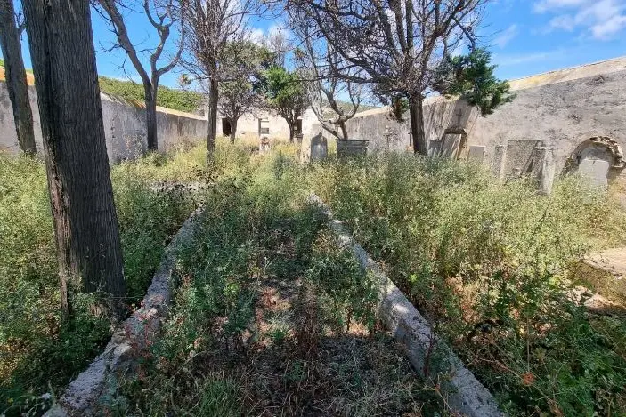 Cimitero di Cala d'Oliva (foto Pala)
