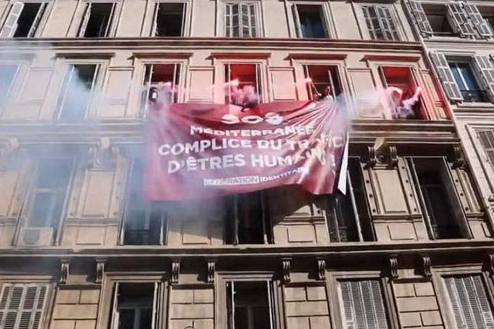 Marsiglia, militanti di estrema destra attaccano la sede di Sos Mediterranée