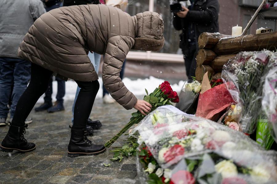 Crans-Montana, fatture da migliaia di euro alle famiglie dei feriti per le cure in Svizzera. Il Cantone: «Un errore». Meloni: «Insulto oltre che beffa»