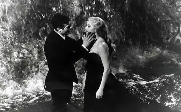 Marcello Mastroianni e Anita Ekberg