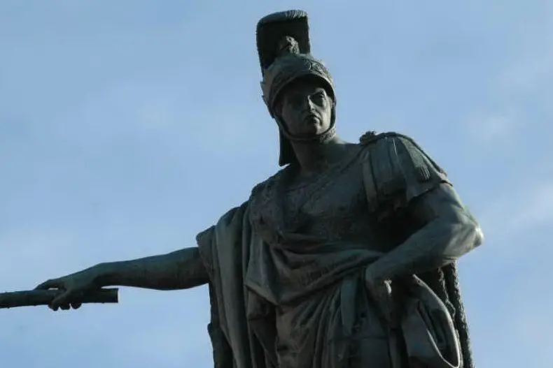 La statua di Carlo Felice a Cagliari