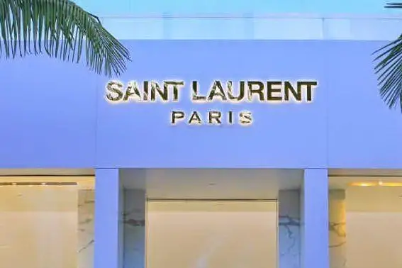Una boutique di Yves Saint Laurent