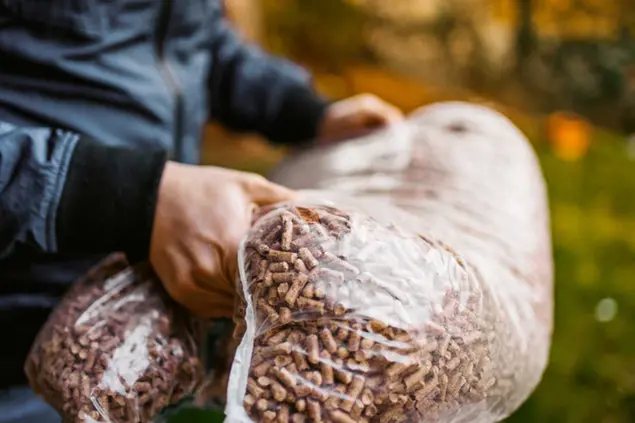 Un sacco di pellet (L'Unione sarda)