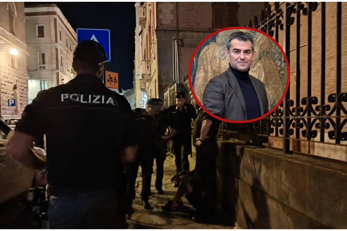 Polizia in piazza del Carmine, a destra il sindaco Massimo Zedda (Archivio L'Unione Sarda)