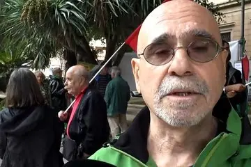 Cagliari, sit-in di Ultima Generazione in piazza del Carmine: «No alle banche armate»
