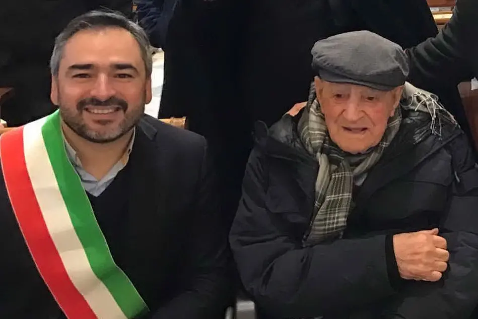 Benedetto Floris con il sindaco Massimiliano Garau