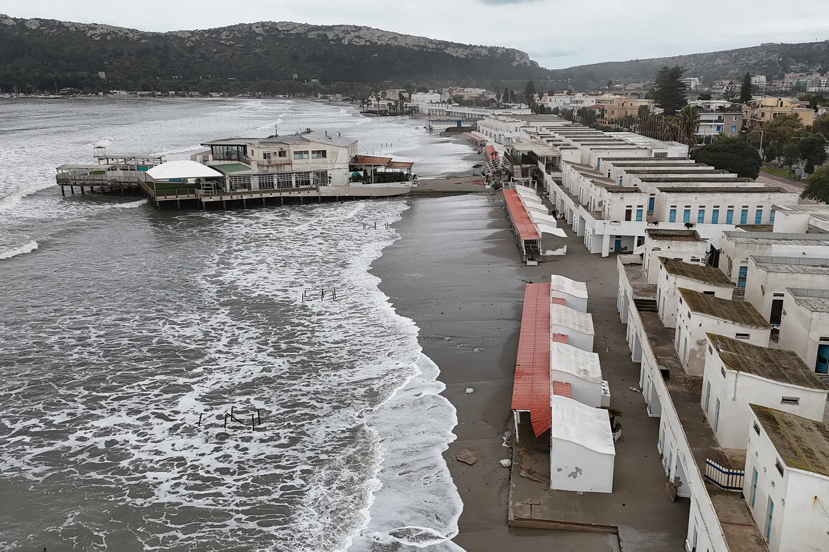Cagliari 21 gennaio . Il poetto dopo il ciclone Harry - S. Anedda Endrich