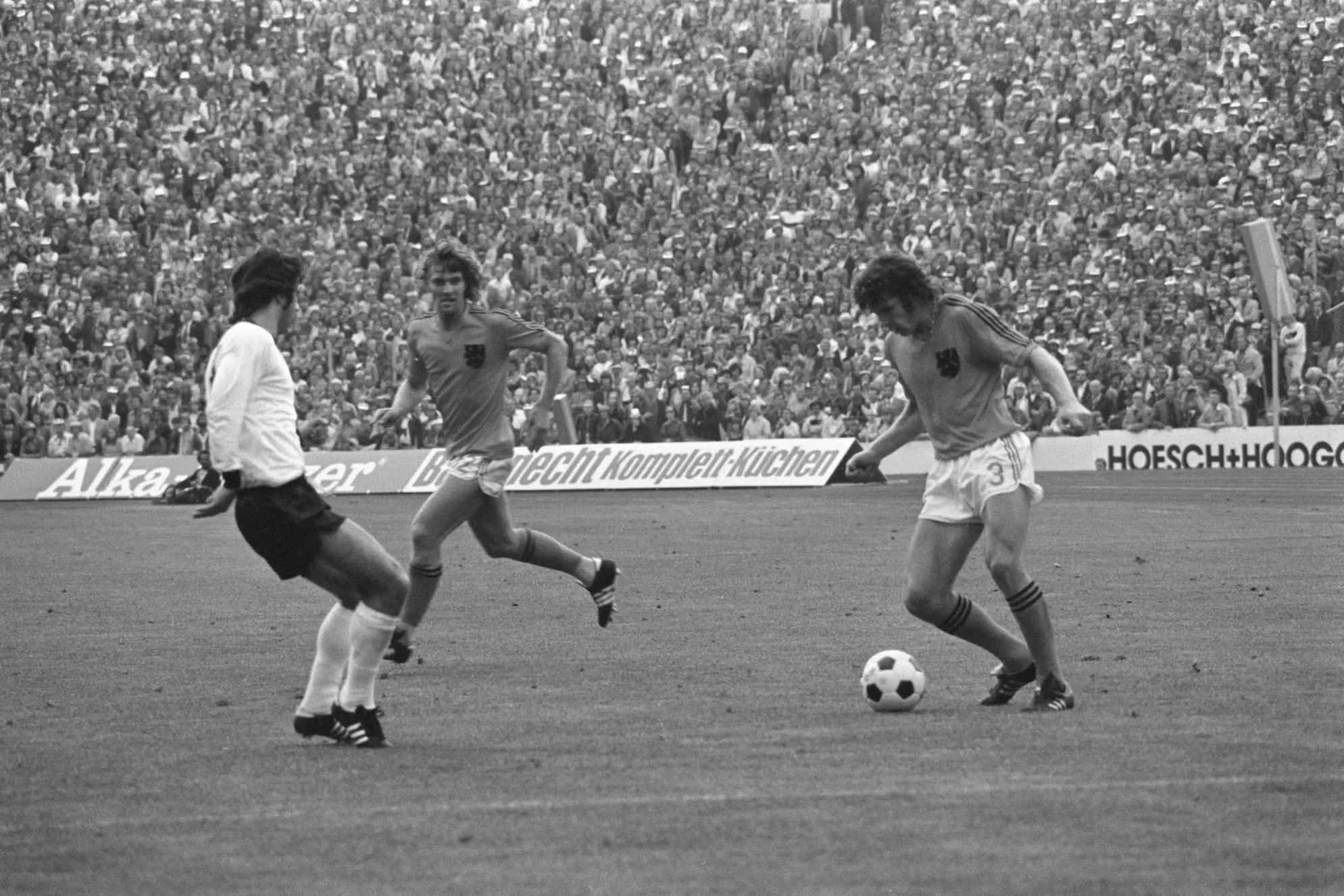 Il pallone Telstar nella finale del Mondiale 1974