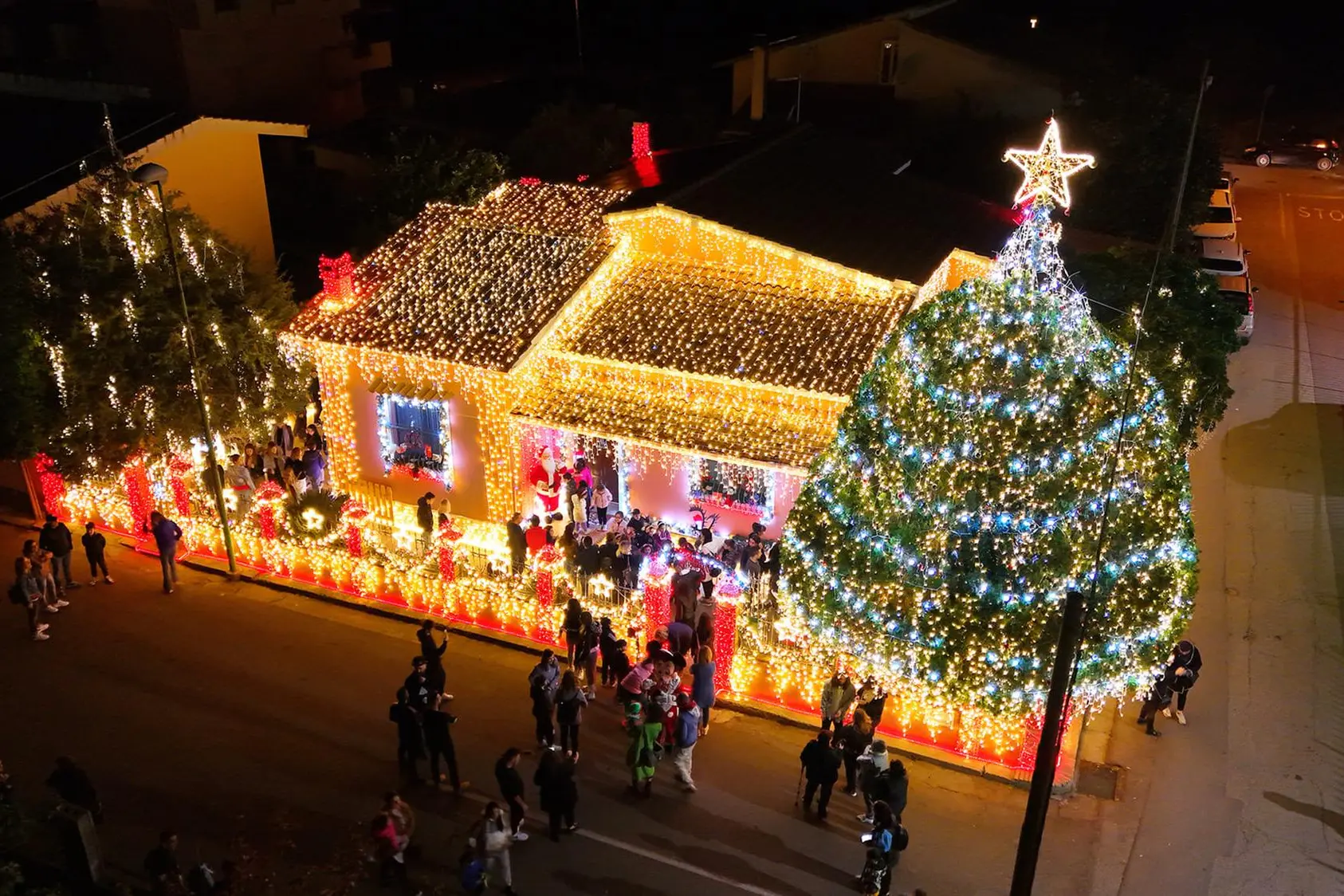 La casa illuminata (foto Simone Sitzia)