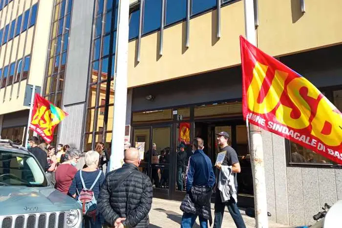 La manifestazione di protesta a Cagliari (foto Ansa)