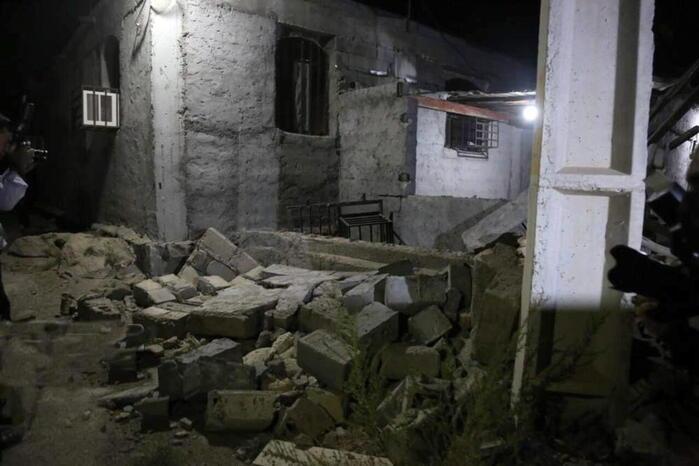 Danni di un terremoto in Iran (Ansa - Epa)