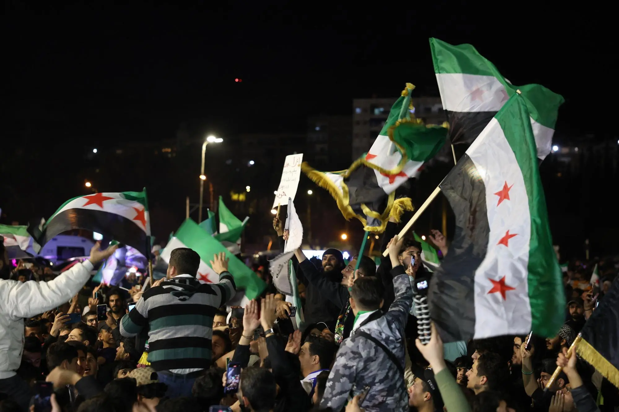 UN ANNO SENZA ASSAD, LA SIRIA DI SHARAA RIMANE DIVISA