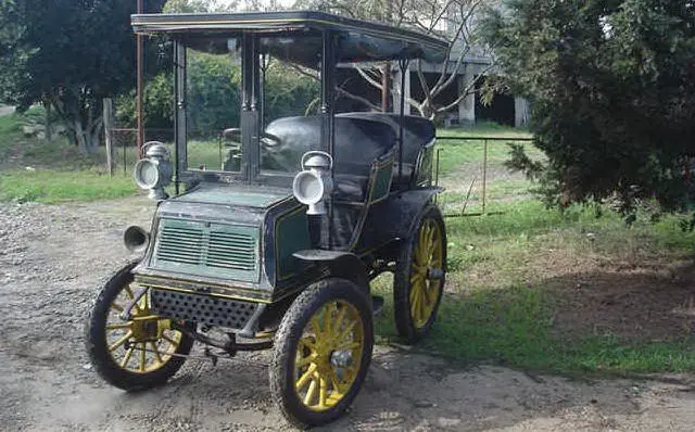 La Vermorel, la prima auto arrivata in Sardegna nel 1903 (foto concessa dal club Automoto d'epoca)